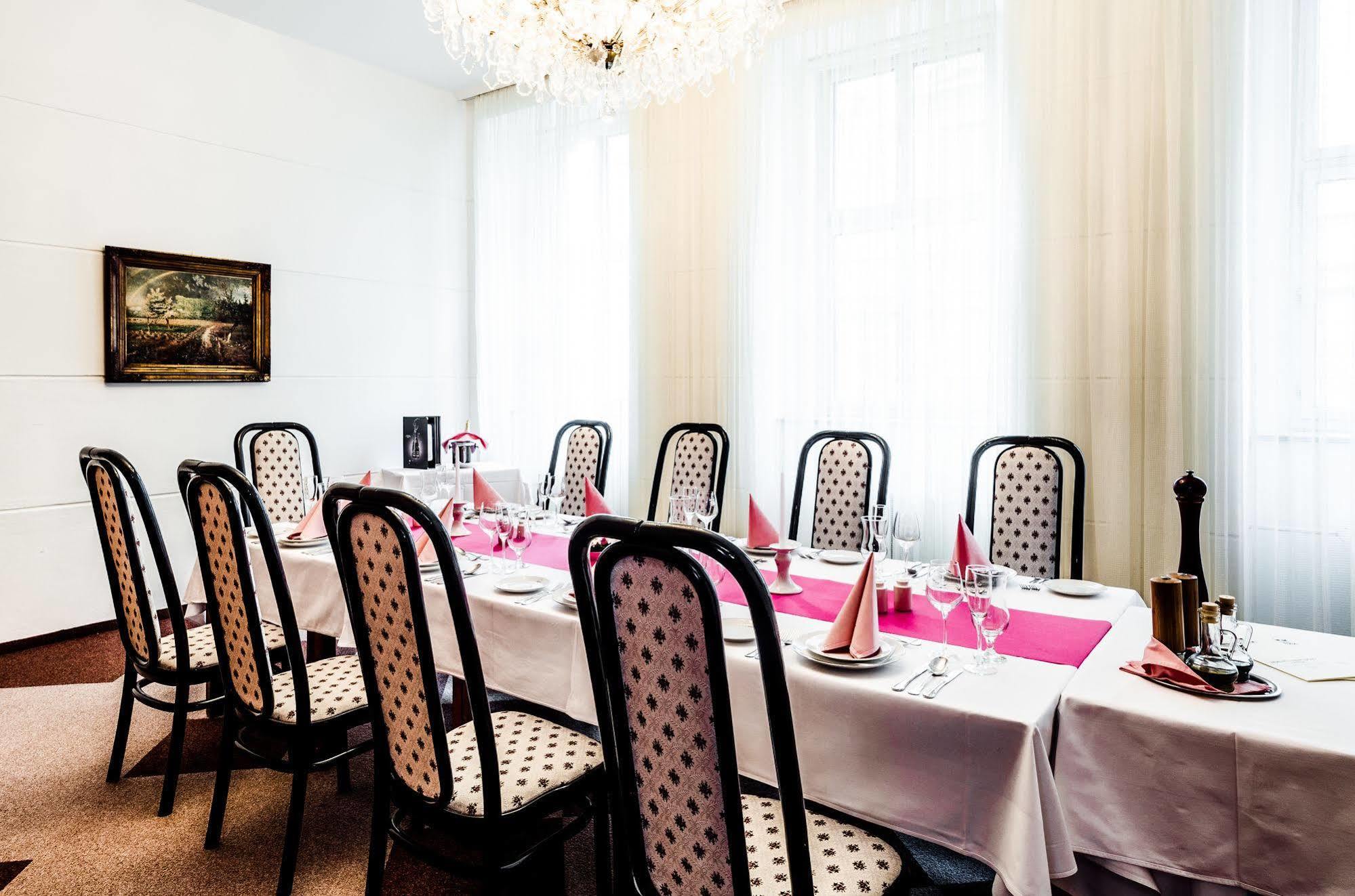 Hotel Slavia Brno Buitenkant foto